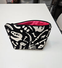 Load image into Gallery viewer, Beginners Mini/Accessories Weekend Sewing Course - October (Two Saturdays)
