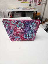 Load image into Gallery viewer, Beginners Mini/Accessories Weekend Sewing Course - October (Two Saturdays)
