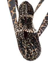 Cargar imagen en el visor de la galería, Bingo! Leopard Print Beach Bag
